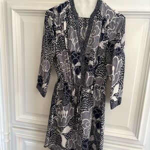 Diane Von Furstenberg Navy and White Floral Robe
